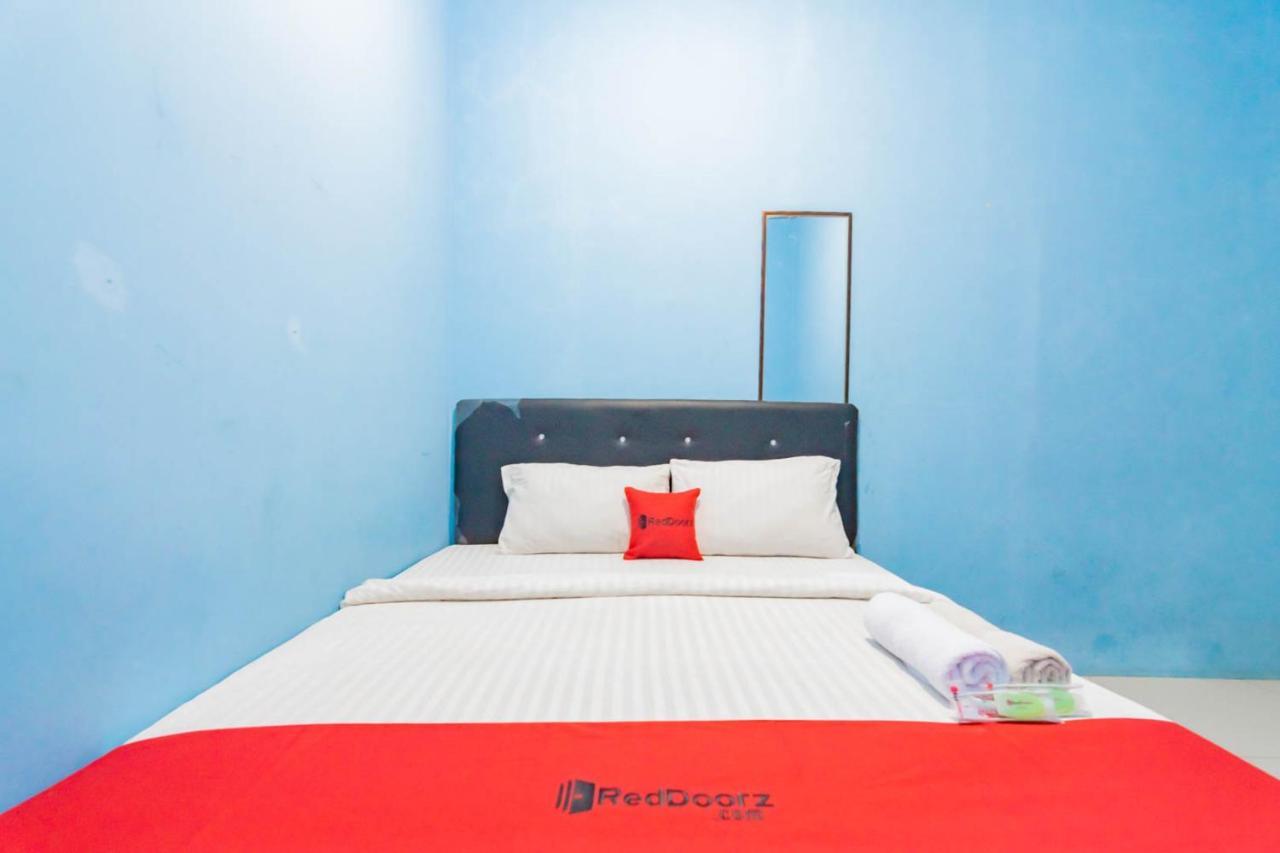 Reddoorz Syariah At Jl Pangeran Hidayatullah Cianjur Hotel Екстериор снимка