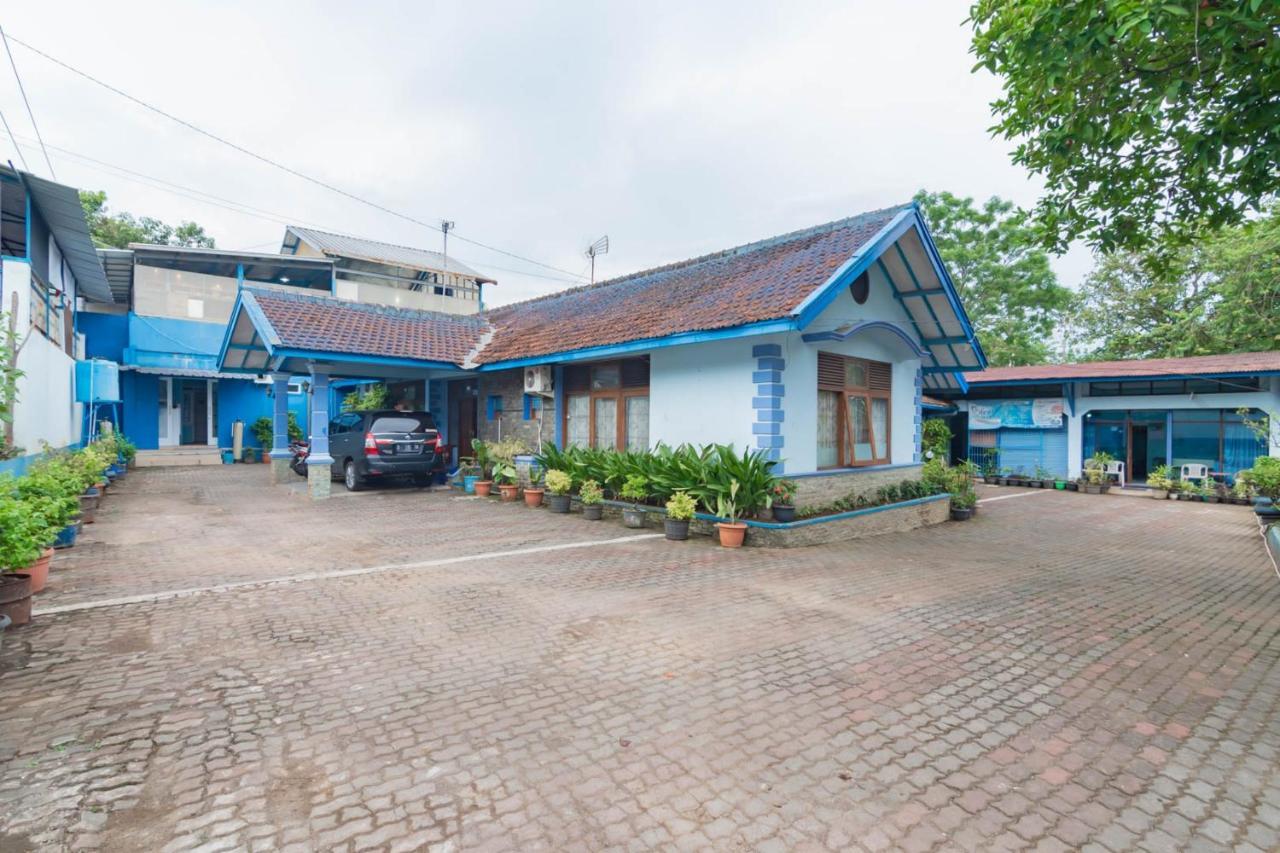 Reddoorz Syariah At Jl Pangeran Hidayatullah Cianjur Hotel Екстериор снимка