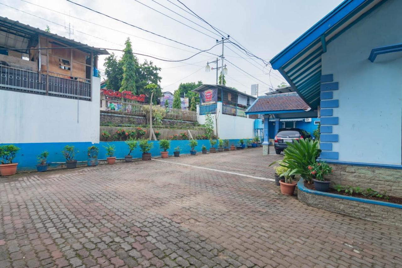 Reddoorz Syariah At Jl Pangeran Hidayatullah Cianjur Hotel Екстериор снимка